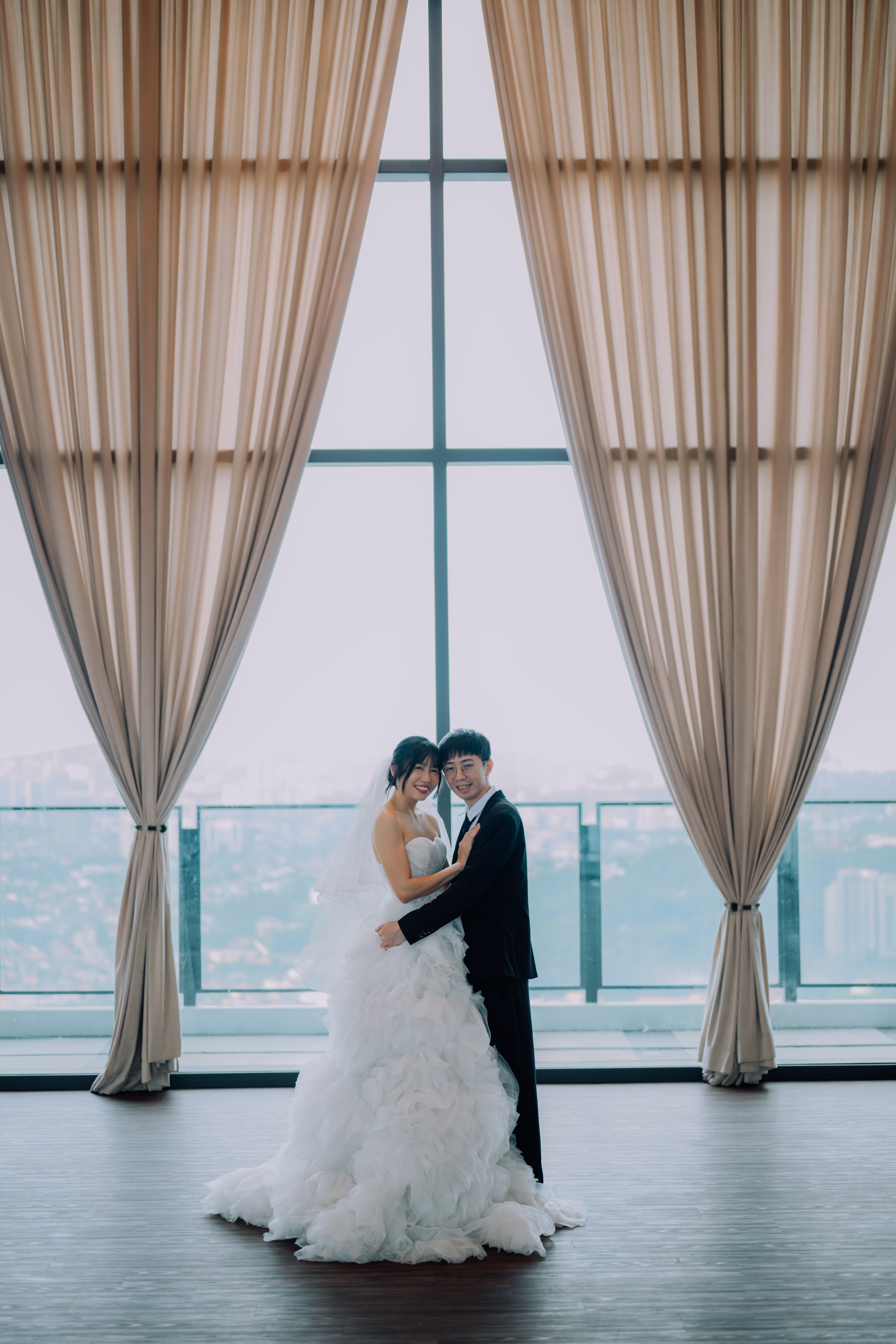 Couple portrait at ROM ceremony on 63rd floor KL